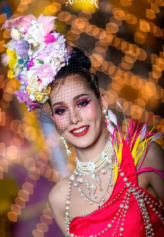 06芭達雅阿卡薩人妖秀