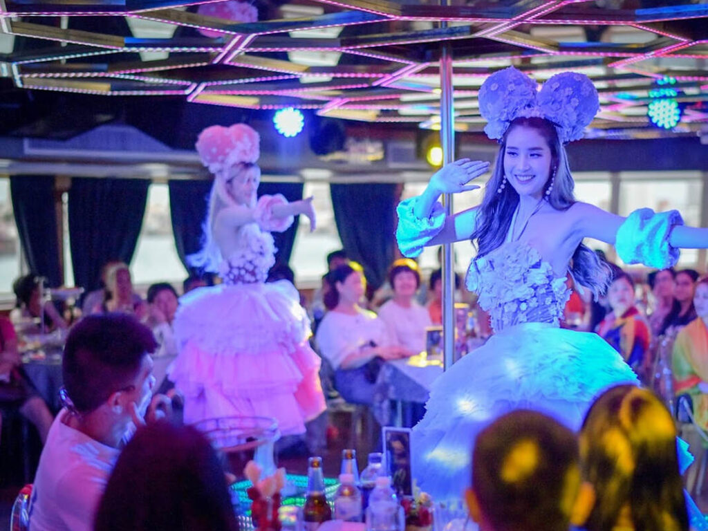 09芭達雅全明星號遊輪晚餐