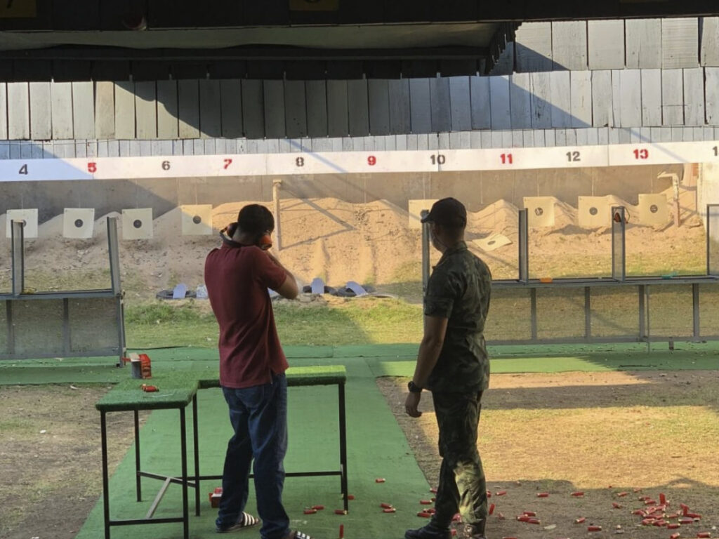 10曼谷實彈射擊場體驗