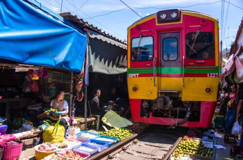 vecteezy-samut-songkhram-thailand-sep-12-2017-the-famous-railway-22160579-439_orig
